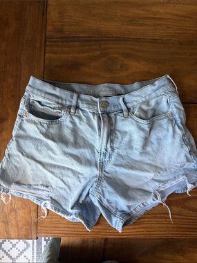 Women’s American Eagle Outfitters Light Wash Denim Cutoff Shorts